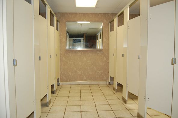 Industrial Office/Warehouse For Sale Or Lease: 6901 W 70th St, Shreveport, LA 71129